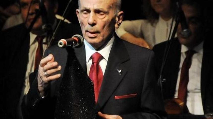 90'lık Solist Ayakta Alkışlandı