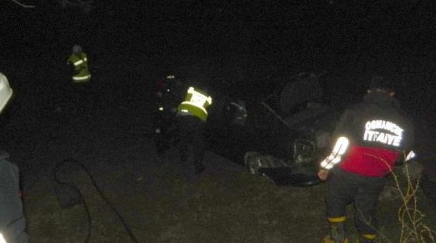 Takla Atıp Yanan Otomobilden Son Anda Canlarını Kurtardılar