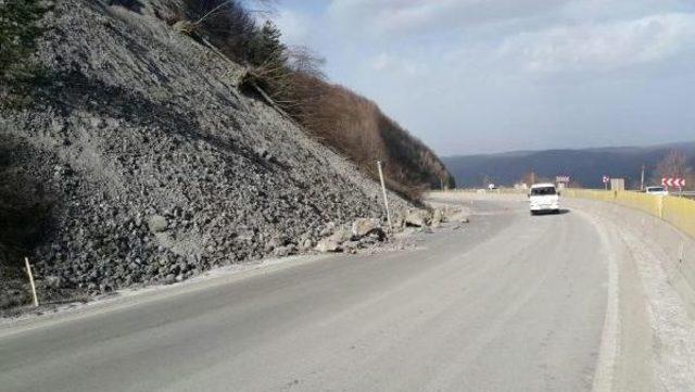 Bolu Dağı'nda Yola Düşen Taşlar Tehlike Yarattı