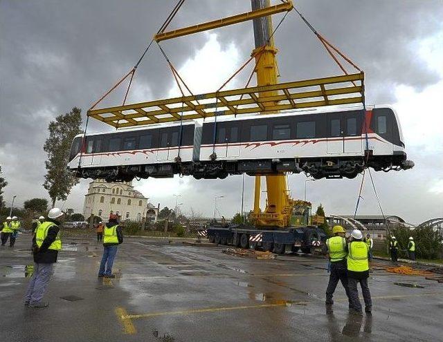 İzmir’in Yeni Vagonları Okyanusları Aştı