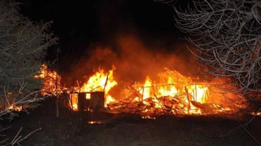 Lodos, Sakarya&rsquo;Da &Ccedil;ok Sayıda Işyerlerinin &Ccedil;atısını U&ccedil;urdu