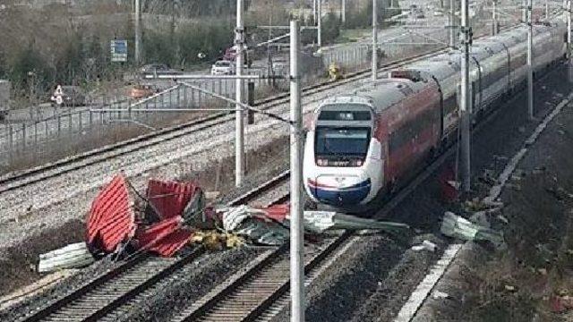 Kocaeli'yi Lodos Vurdu; Çatılar Uçtu, Deniz Kabardı (3)