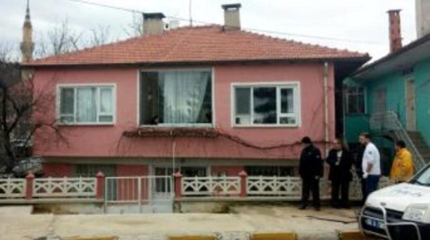 Eşini &Ouml;ld&uuml;r&uuml;p Polise Teslim Oldu