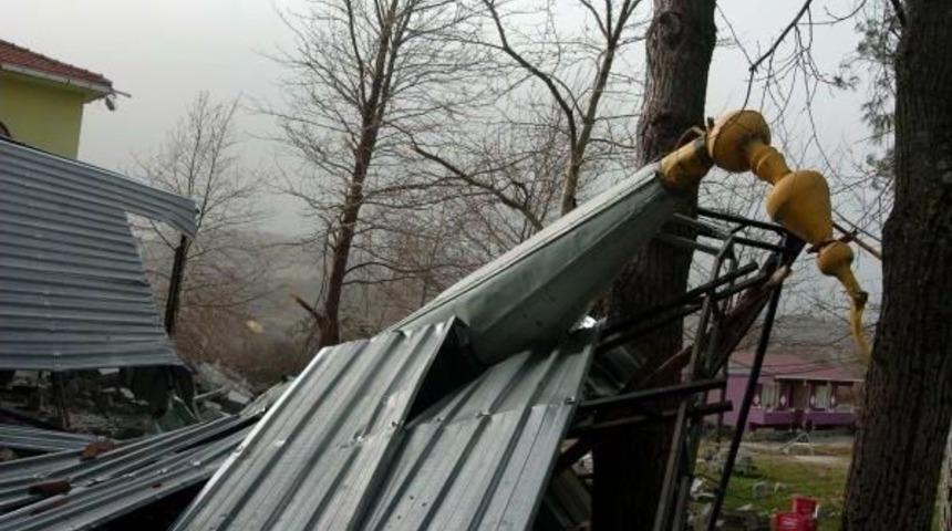 &Ccedil;anakkale'de Fırtına Etkisini S&uuml;rd&uuml;r&uuml;yor (2)