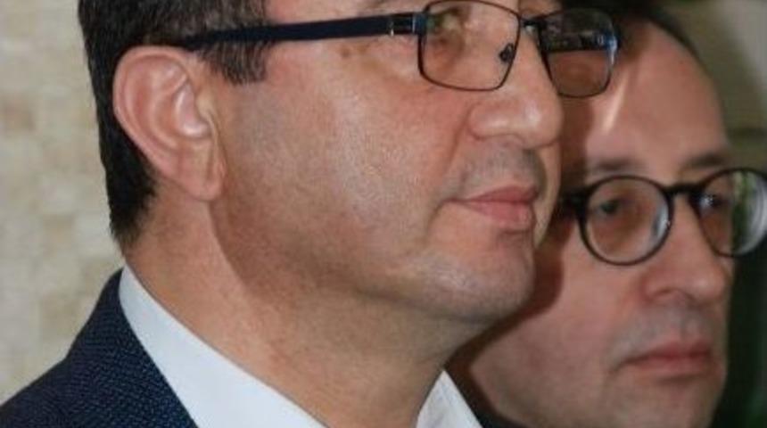 Chp&rsquo;li Tezcan: &ldquo;cumhurbaşkanı Siyasetin Merkezinde Olmak İstiyor&ldquo;