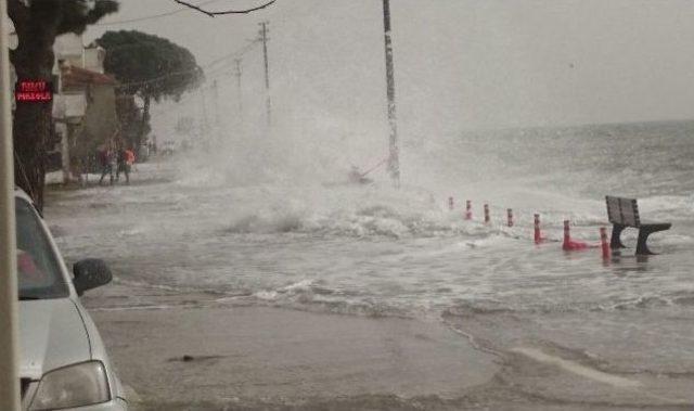 Marmara Denizi Taştı, Dev Dalgalar Bursa Sahillerini Vurdu