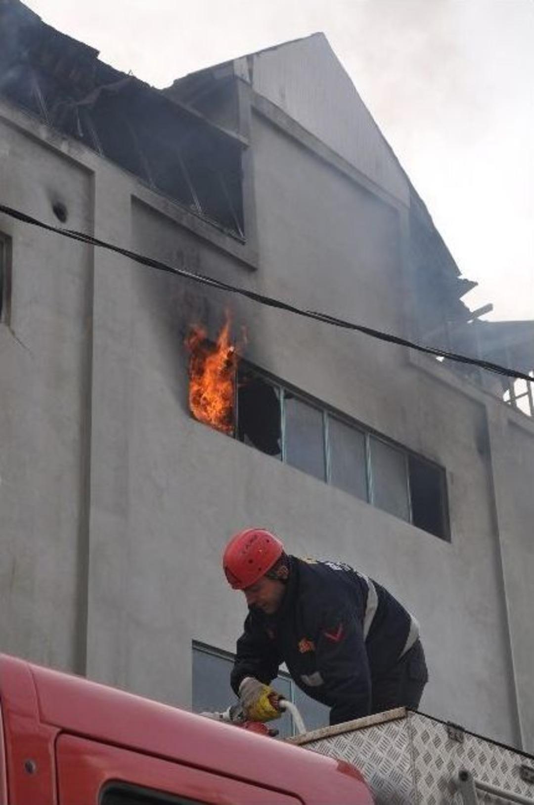 Mobilya Sanayisinde Yangın Paniği