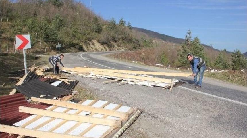 Sinop&rsquo;ta Lodos &Ccedil;atı U&ccedil;urdu