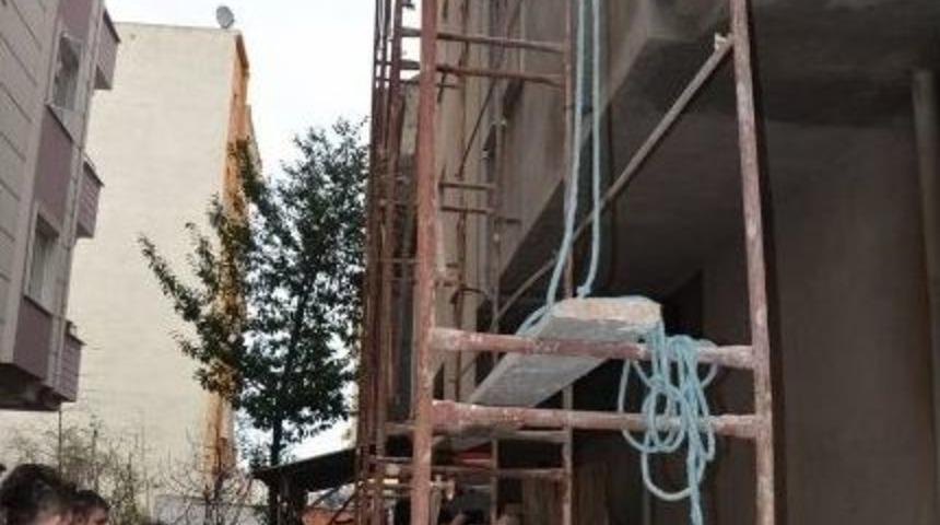 İnşaatta İskeleden D&uuml;şen İş&ccedil;i Yaralandı