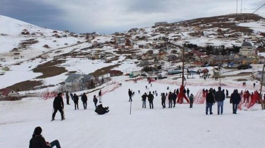 Kar Festivalinde Renkli G&ouml;r&uuml;nt&uuml;ler Oluştu