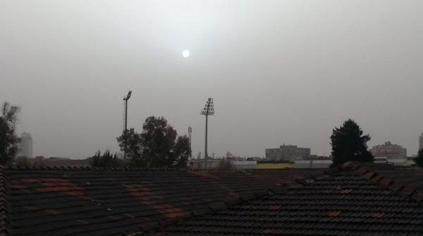 İzmir'i Toz Bulutları Kapladı