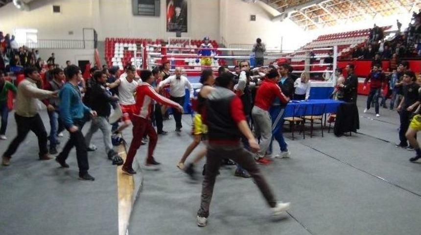 Uşak&rsquo;ta Muay Thai Se&ccedil;melerinde Kavga