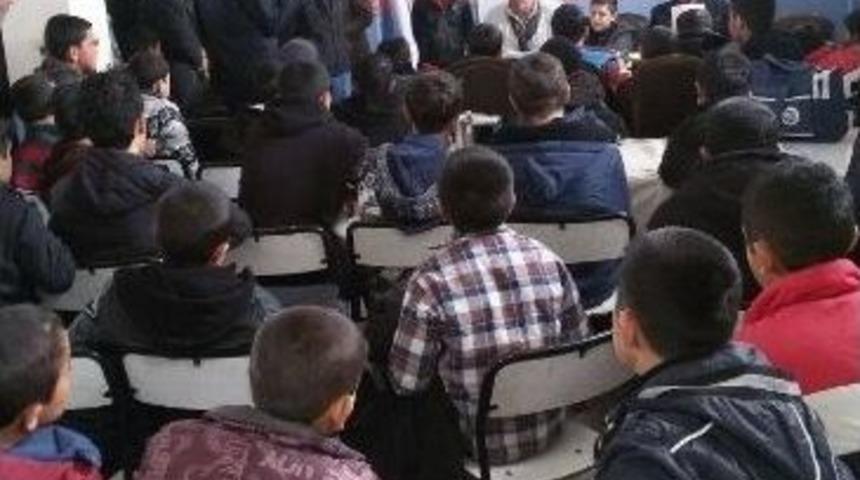 &Ccedil;at Belediyesi 45 İlk&ouml;ğretim &Ouml;ğrencisini İstanbul&rsquo;a G&ouml;nderdi