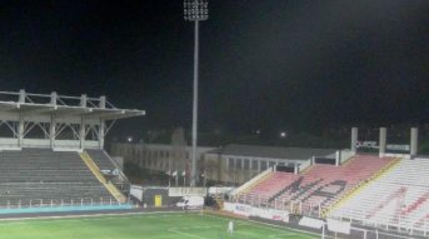 Altınordu-bucaspor Ma&ccedil;ında Elektrik Kesintisi