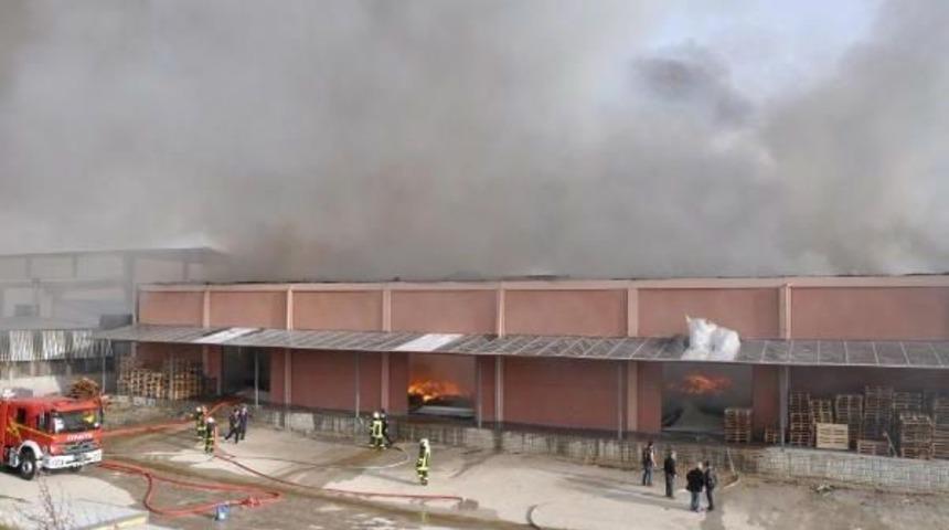 Gıda Deposunda Korkutan Yangın