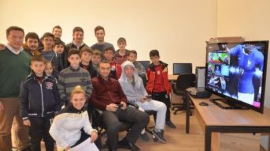 Gen&ccedil;lerden Gen&ccedil;lik Merkezi&rsquo;ne Akın