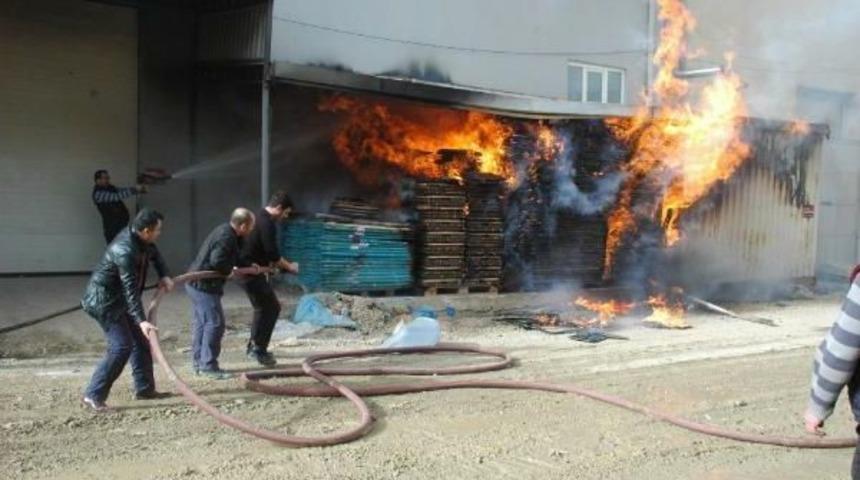 İneg&ouml;l'de &Uuml;&ccedil; Fabrikada Yandı