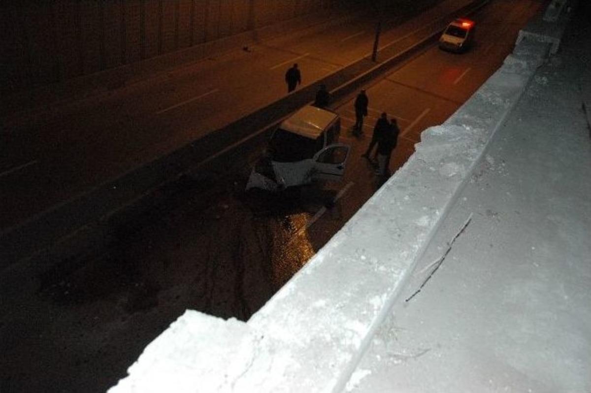 Başkent&rsquo;te Ara&ccedil; Alt Ge&ccedil;ide U&ccedil;tu: 2 Yaralı