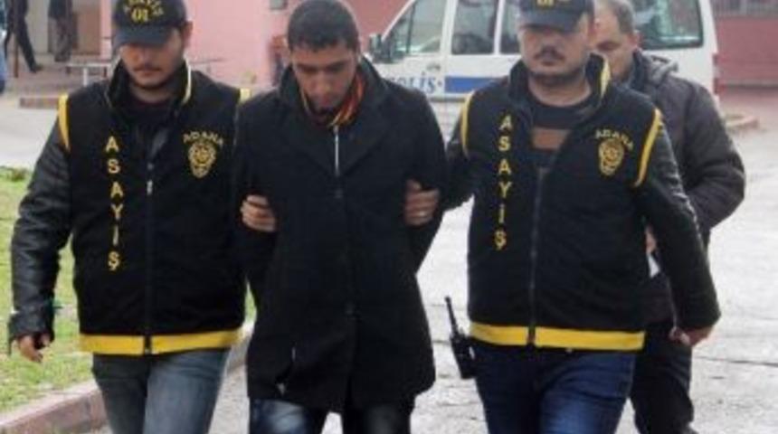 Beş Lirayı Az Bulan Dilenci Gen&ccedil;lerin Parasını Gasp Etti