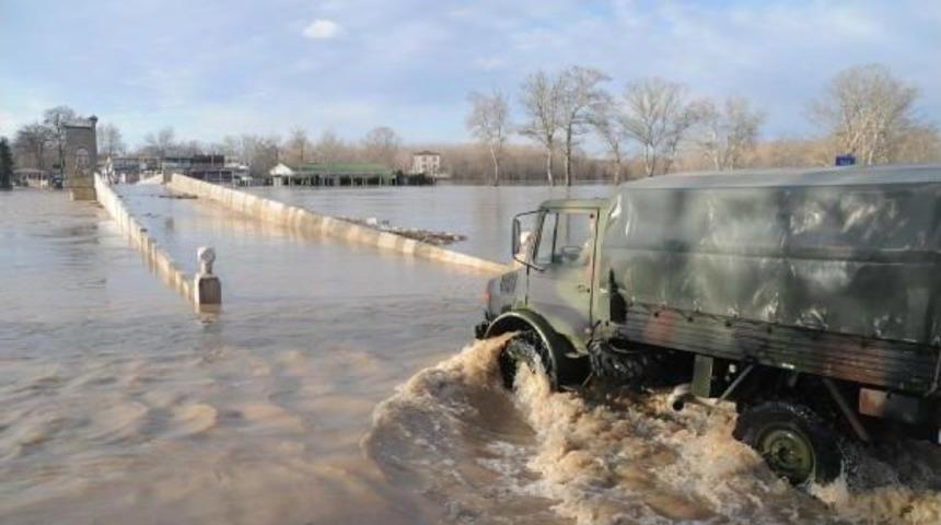Edirne'de Su Taşkınları Karağa&ccedil;'ta Ulaşımı Etkiledi