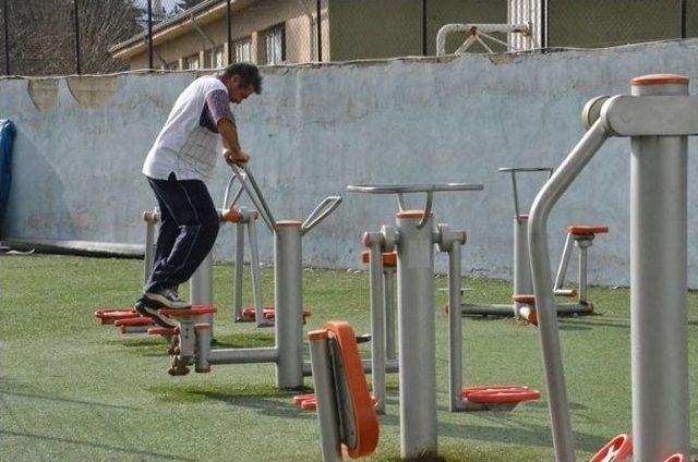 Güneşi Gördüler Spora Başladılar