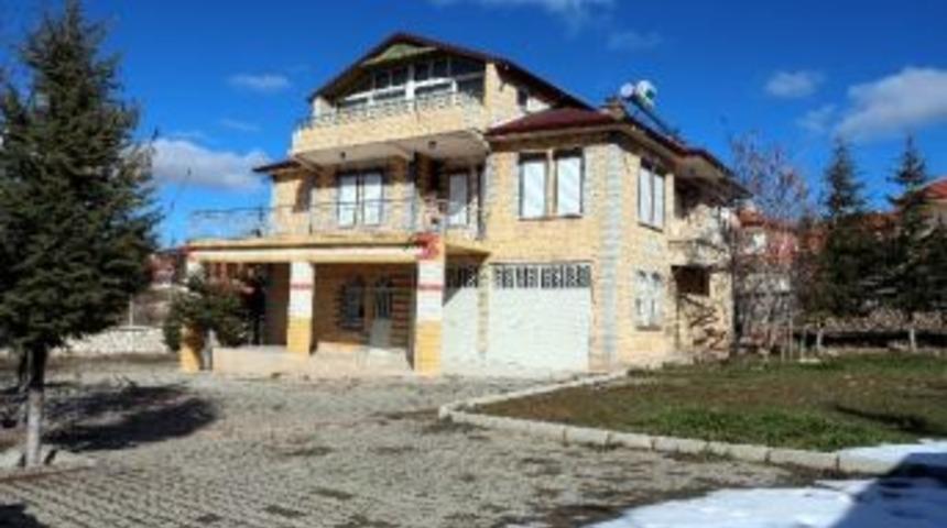 Yunak&rsquo;ta Gurbet&ccedil;ilere Ait 8 Evi Soyan Ş&uuml;pheliler Yakalandı