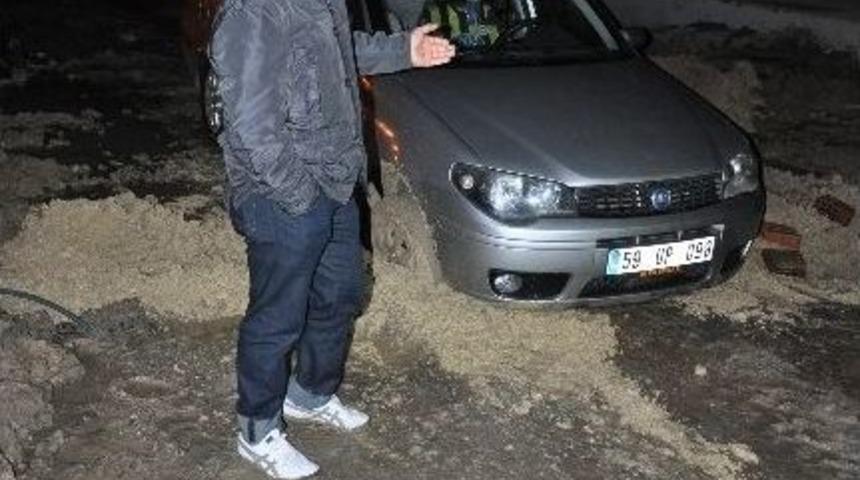 Otomobil Kanalizasyon &Ccedil;ukuruna D&uuml;şt&uuml;