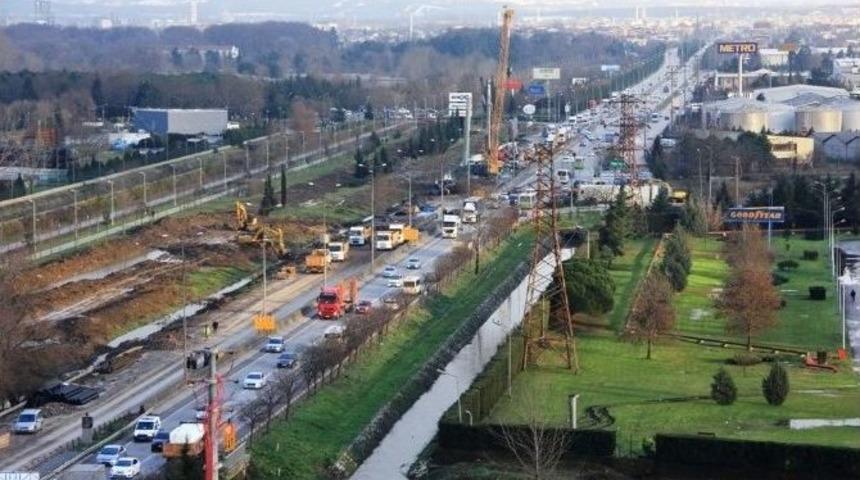 K&ouml;pr&uuml;l&uuml; Kavşakta &Ccedil;alışmalar S&uuml;r&uuml;yor