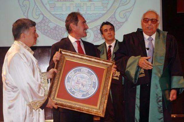 Memleketinden Yaşar Kemal'e' Çukurova Ödülü'