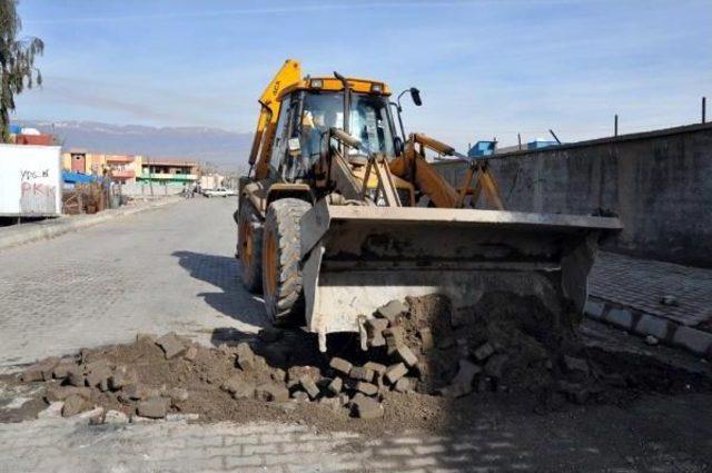 Silopi'de Kazılan Hendekler Kapatılıyor