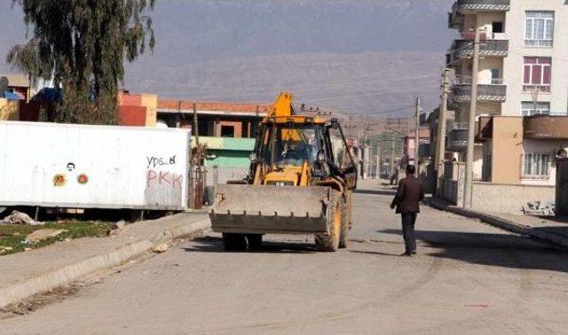 Silopi'de Kazılan Hendekler Kapatılıyor