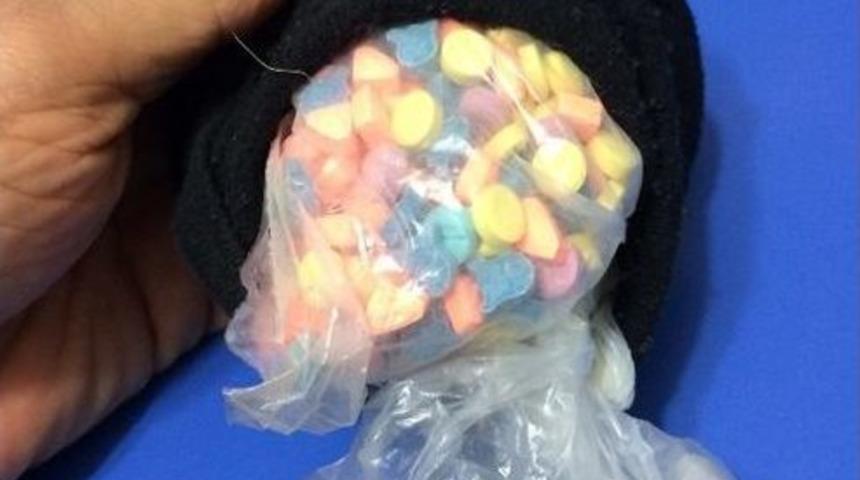 D&uuml;zce Polisi 563 Adet Ecstasy Hap Ele Ge&ccedil;irdi