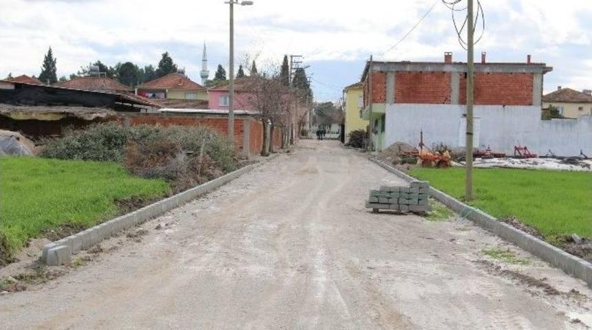 Develi Mahallesi Bağlantı Yoluna Kilit Parke Taşı D&ouml;şeniyor