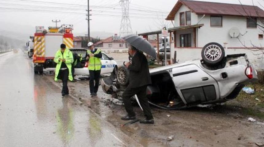Otomobil Takla Attı: 3 Yaralı