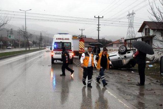 Otomobil Takla Attı: 3 Yaralı