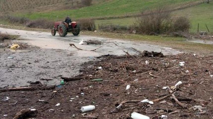 Bayrami&ccedil; Barajı'nda Zehirli Zirai Atıklar Adacık Oluşturdu