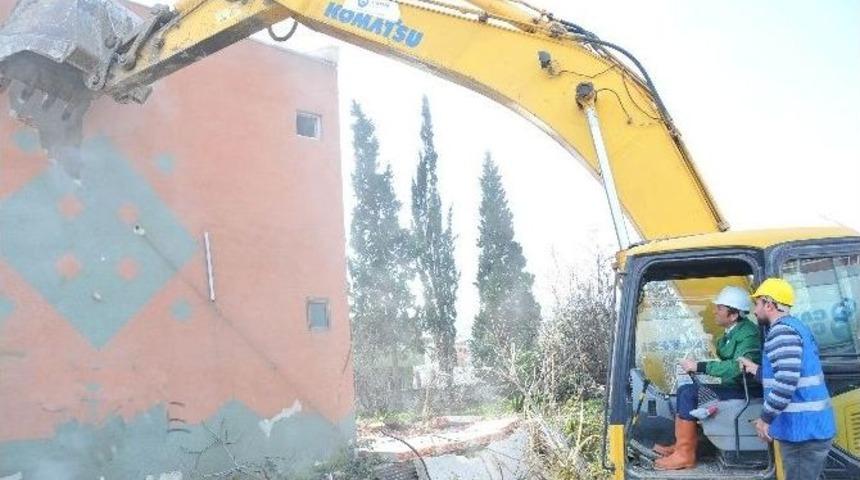 Başkan, Kentsel D&ouml;n&uuml;ş&uuml;m İ&ccedil;in Kendi Evini Yıktı