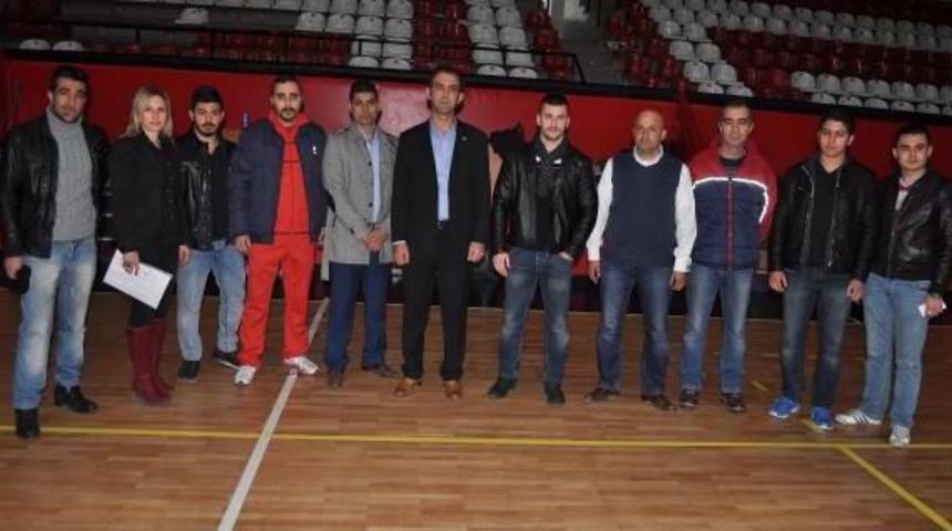 Uşak'ta Kavgacı Muay Thaiciler Barıştı