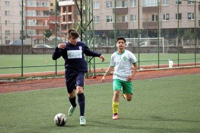 Yalova’da U-17 Ligi’nin Kralı Acarspor Oldu