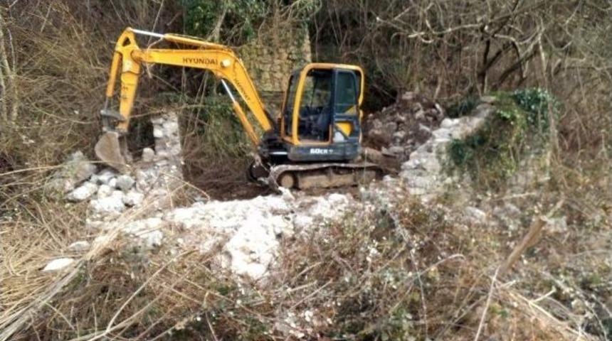 İzinsiz Kazı Yapan 5 Kişi G&ouml;zaltına Alındı