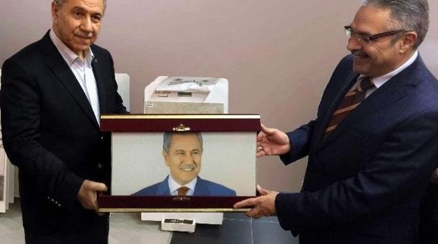 Arın&ccedil;&rsquo;tan Umpaş Holdıng&rsquo; E S&uuml;rpriz Ziyaret