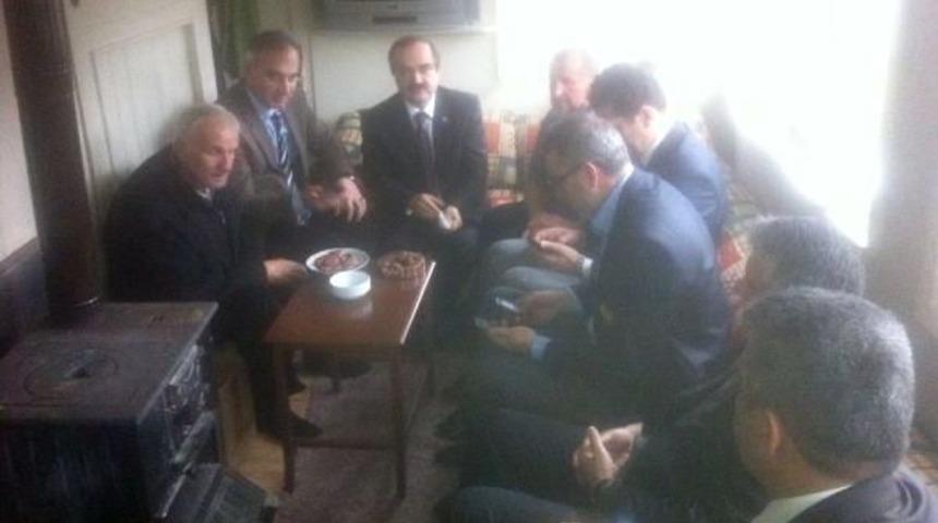 Umre'de Erdoğan'a Dua Edince D&ouml;v&uuml;ld&uuml; Iddia Etti, Vali Ve Milletvekili Ge&ccedil;miş Olsun Ziyaretinde Bulundu