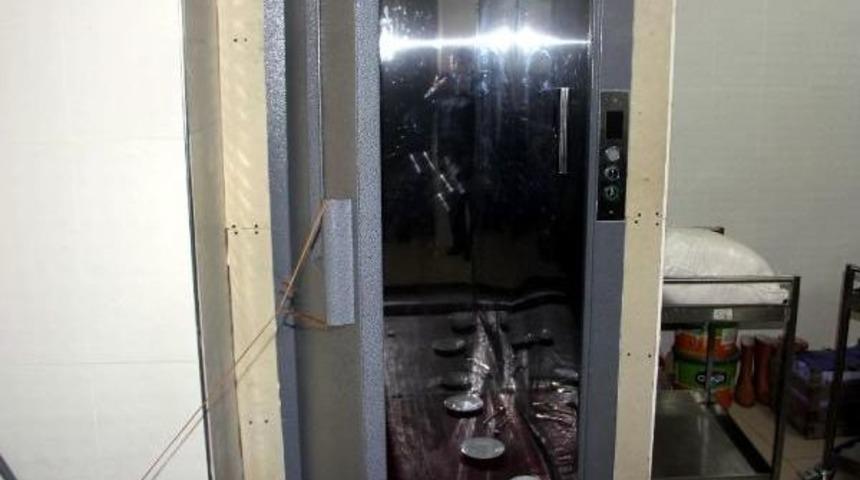Yemek Fabrikasında Asans&ouml;r Kazası: 3 Yaralı