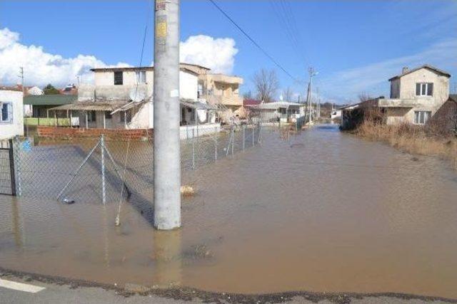 Lodos Ve Yağmur Yağışı, Edirne’Deki Yazlıklara Zarar Verdi