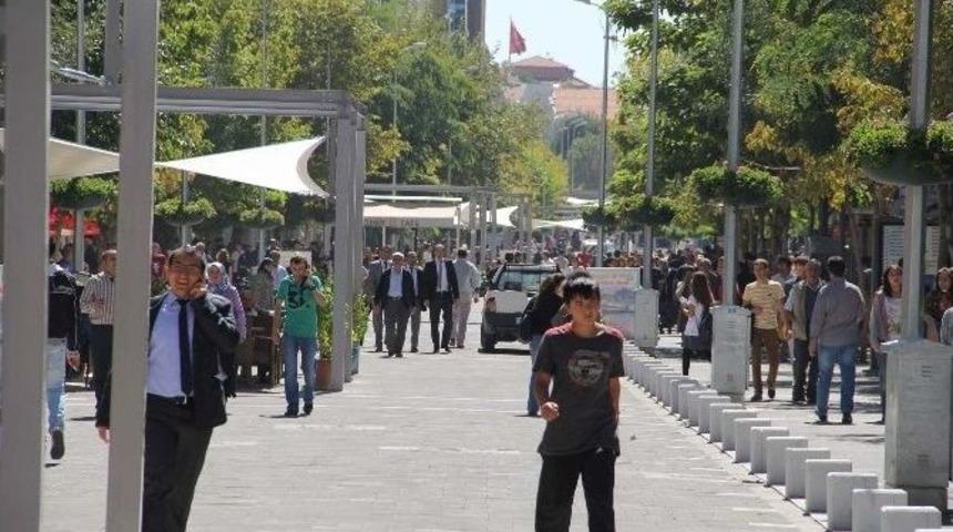 Uşak&rsquo;ta İsmetpaşa Caddesi Trafiğe Kapalı Kalacak
