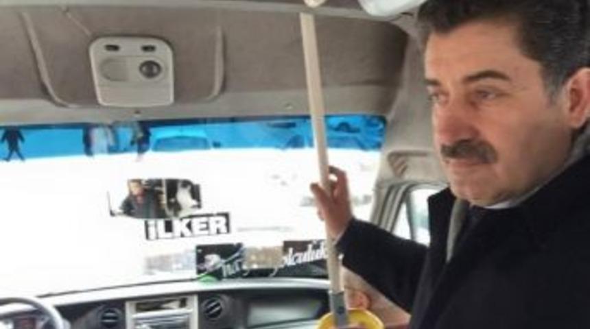 Bakan Yardımcısı Makam Aracı Yerine Dolmuş Kullandı