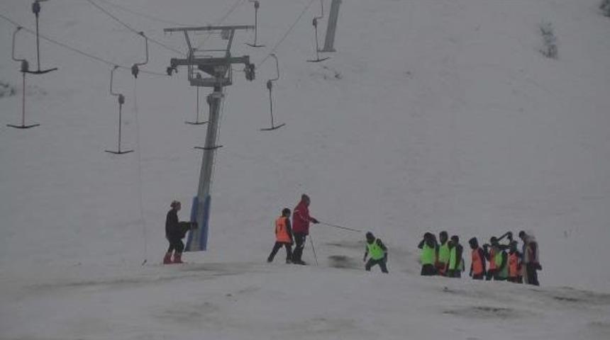 Muş'ta K&ouml;y &Ccedil;ocukları Kayak &Ouml;ğreniyor