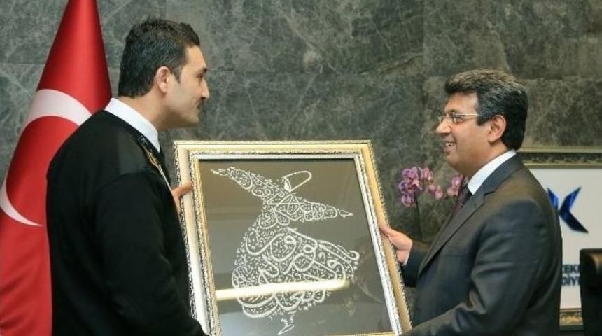 Hat Sanatına Yeni Bir Boyut: Taşlı Hat Sanatı