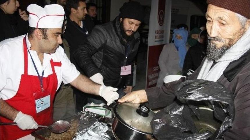 Ke&ccedil;i&ouml;renli G&ouml;n&uuml;ll&uuml;ler Suriyeli Ailelerin Yanında