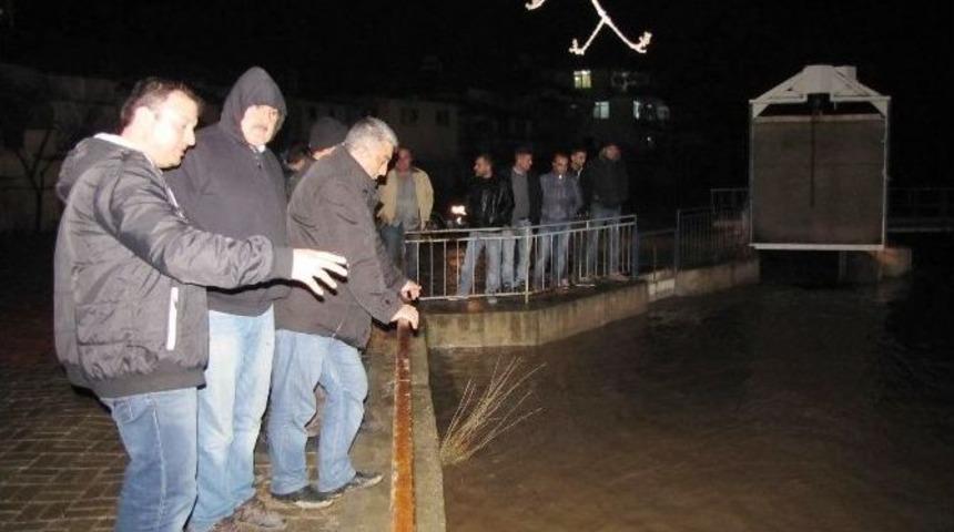 Koca&ccedil;ay&rsquo;da Su Seviyesinin Tehlikeli Y&uuml;kselişi